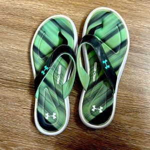Under Armor's Women Slippers